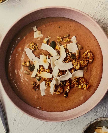 Snickers smoothie bowl