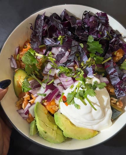 Khloé Kardashian’s Easy Weeknight Slow Cooker Veggie Burrito Bow