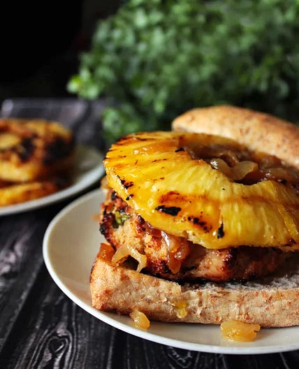 Spiced chicken and pineapple burger 