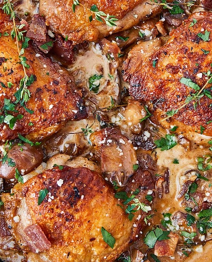 Bacon Chicken Thighs With Garlic Cream Sauce