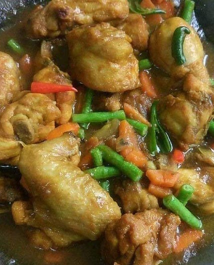 Ayam Masak Kunyit Berkuah