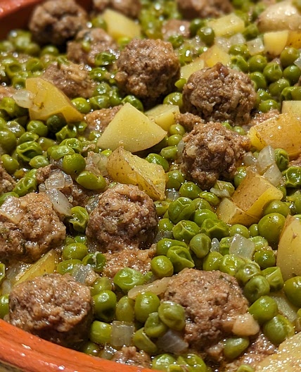 Meatball and Peas Tagine - Tagine Jelbana