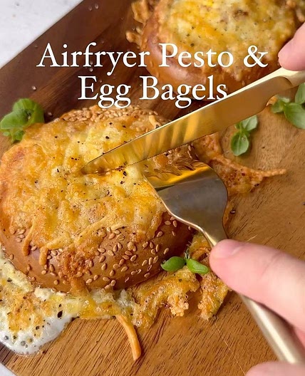 Airfryer Pesto & Egg Bagel 🥯 🍳 (547 cals)