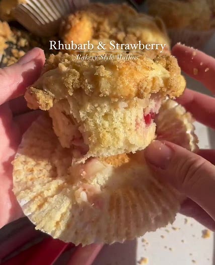 Strawberry & Rhubab Crumble Muffins 