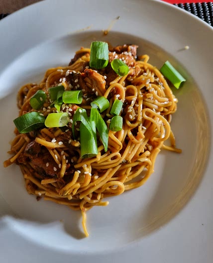Garlic honey chicken noodles