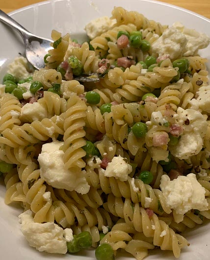 Pasta with pancetta and peas