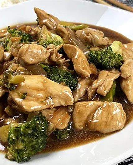Pollo con brócoli estilo chino