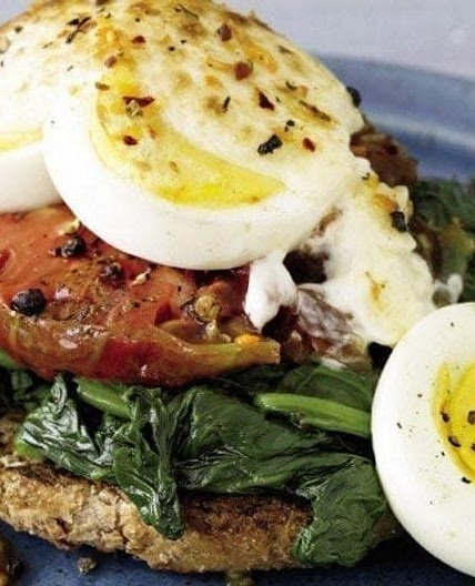 Egg, Spinach, and Tomato Sandwhich