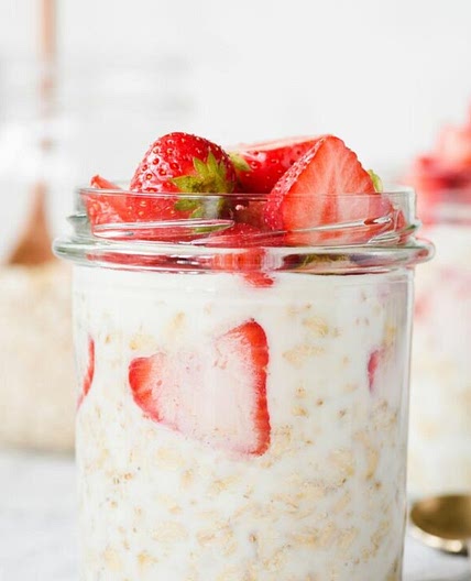 Strawberry Cheesecake Overnight Oats