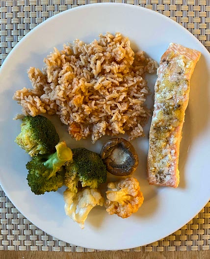 Fish with buttery lemon and garlic sauce 