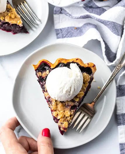 Blueberry Crumble Pie