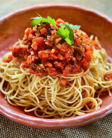 Bolognese sauce spaghetti vegan