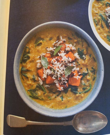 Dal mit knuspriger Süßkartoffel...