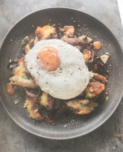 Smoked hash with chili eggs
