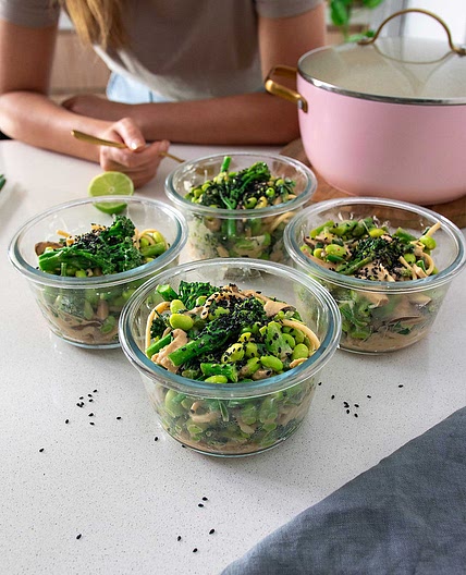 HIGH-PROTEIN UDON NOODLE MEAL-PREP