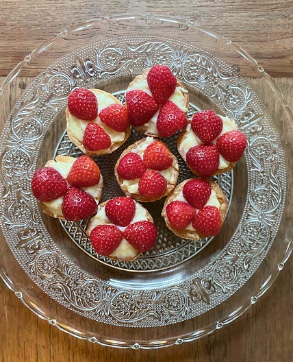 Mini strawberry custard pies 