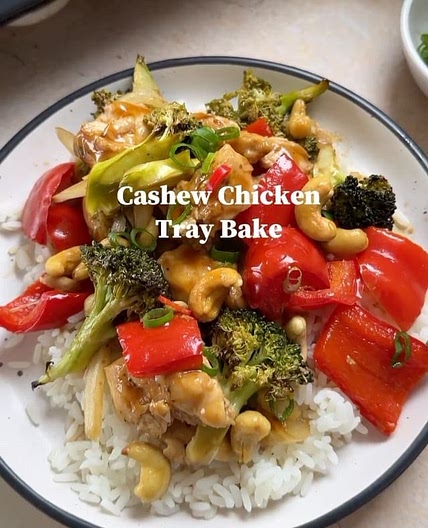 This Cashew Chicken Tray Bake