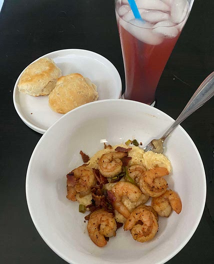 Cheesy Shrimp and Grits