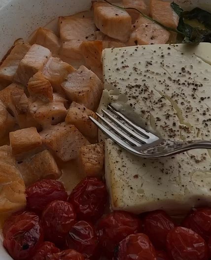 Pasta saumon, tomate, fromage, épinards
