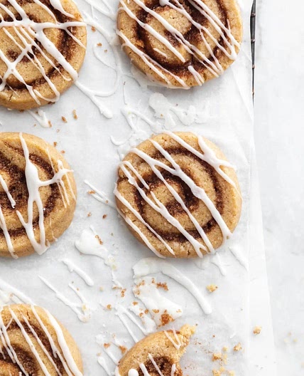 Cinnamon roll cookies 