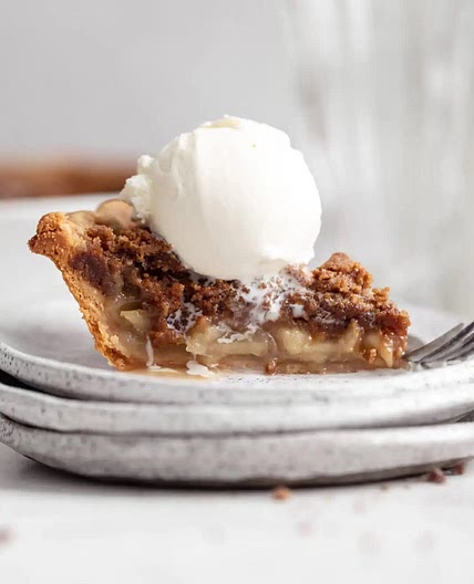 Ginger snap Dutch apple pie 