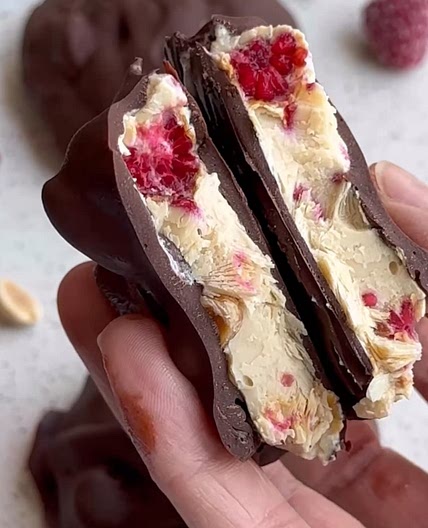 Bouchée glacé cacahuète framboise