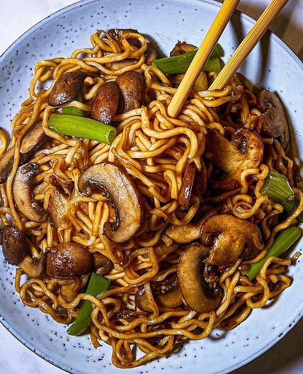MUSHROOM CHOW MEIN