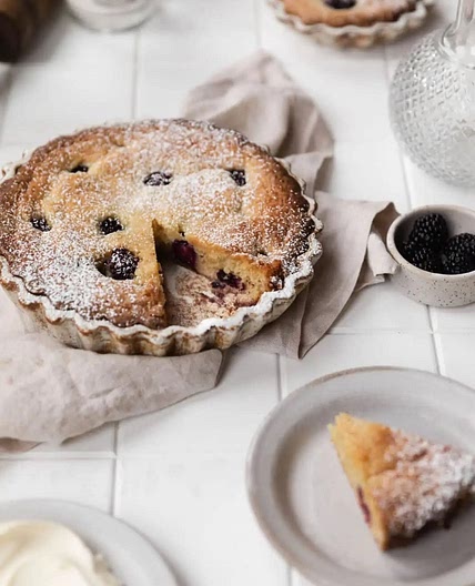 Blackberry almond cake 