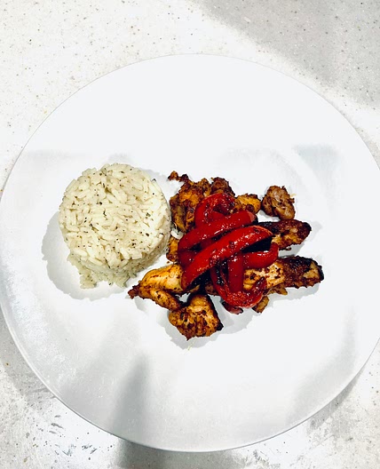 BBBQ SRIRACHA FAJITA CHICKEN AND CILANTRO RICE 