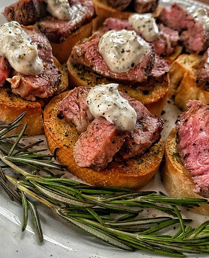 Garlic Bread Steak Bites