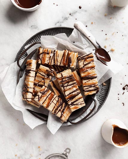 Chocolate caramel shortbread bars 