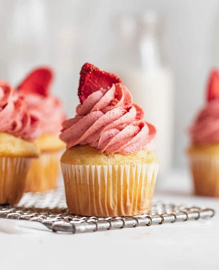 Strawberry frosting 