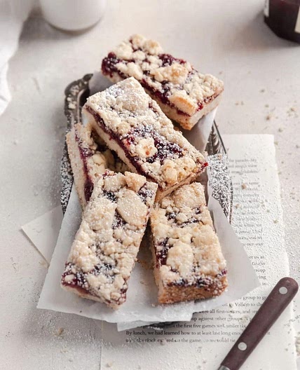 Raspberry crumble bars 
