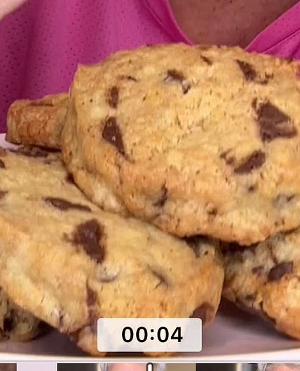 Air Fryer 5 minute Chocolate chip cookies