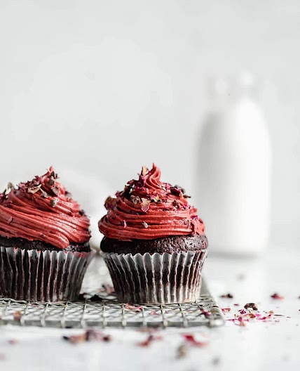 Raspberry rose chocolate cupcakes 