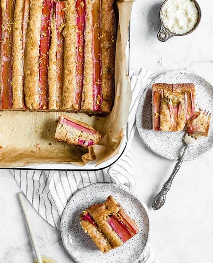 Rhubarb almond honey cake 