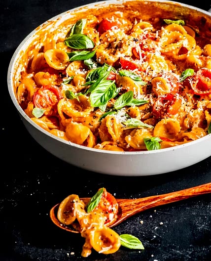 Pasta mit Tomaten-Sahnesauce