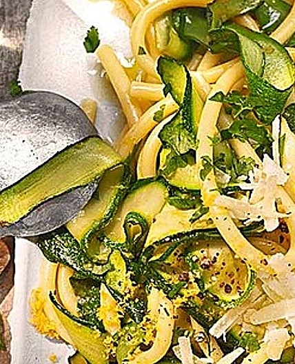 Zucchini-Zitronen-Nudeln