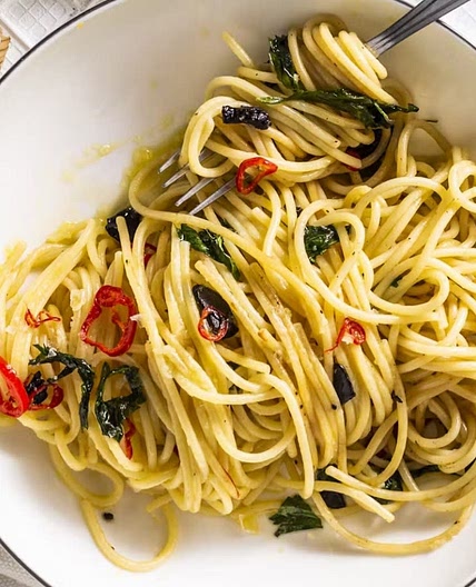 Spaghetti aglio e olio mit fermentiertem Knoblauch
