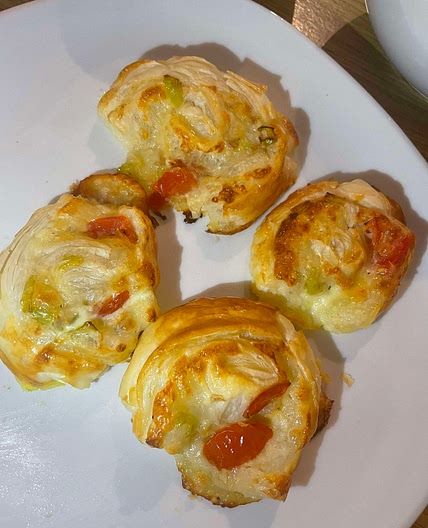 Herzhafte Blätterteigschnecken