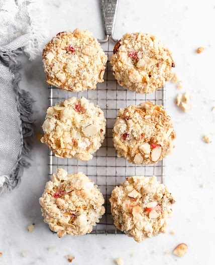 Almond rhubarb muffins with almond streusel 