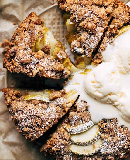 Walnut apple crumble cake 