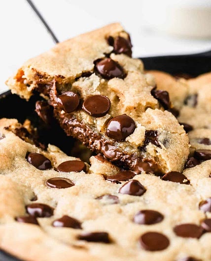 Skillet Nutella cookie pie 