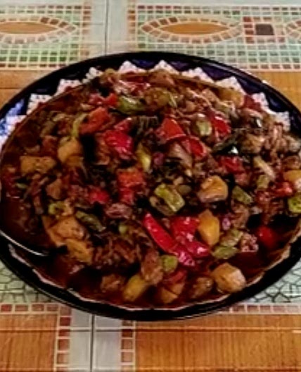 Мясо с овощами в казане