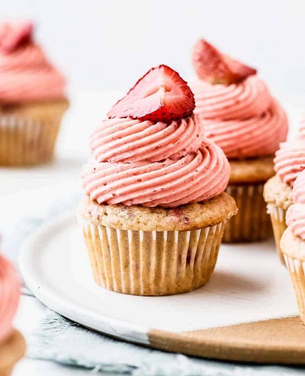 Roasted strawberry cupcakes 