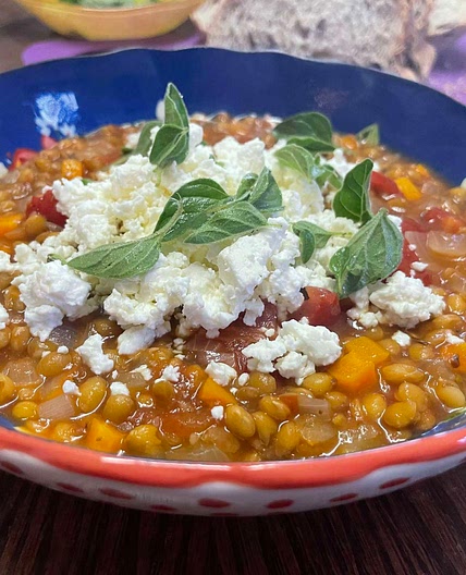 Lentil stew with feta and oregano 