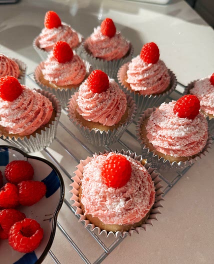 Iced Vovo Cupakes (Jam-Filled Cupcakes)