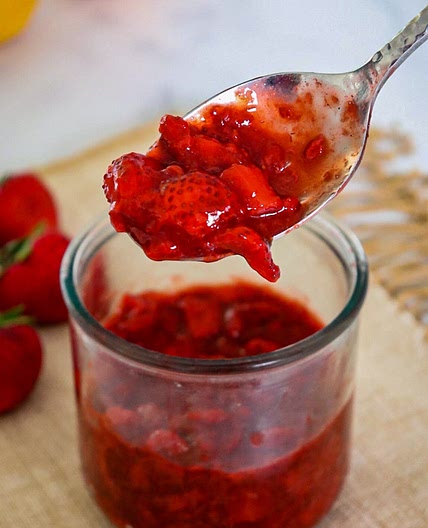 Healthy Strawberry Jam (refined sugar free)