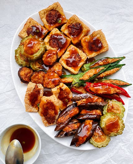 (Vegan) Hakka Style Stuffed Tofu - Yong Tau Foo 釀豆腐