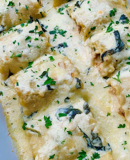 Chicken Alfredo Lasagna Rolls 